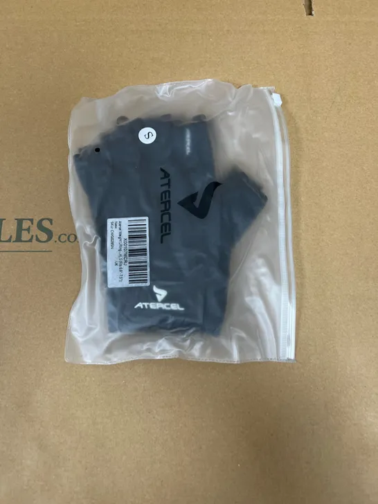 ATERCEL WEIGHT LIFTING GLOVES IN BLACK SIZE SMALL