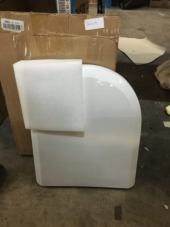 TOILET SEAT IN WHITE