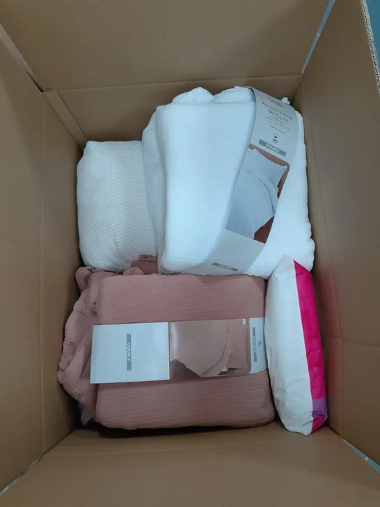 BOX OF APPROX 15 ASSORTED HOMEWEAR ITEMS TO INCLUDE STACEY SOLOMON DOG PILLOW, GEORGE HOME GLOBE SOLAR LIGHTS AND GEORGE HOME FITTED SHEET, ETC. 