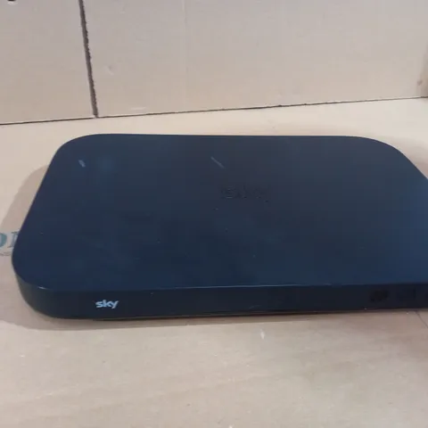 SKY Q TELEVISION BOX 