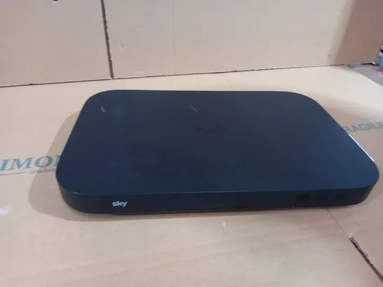 SKY Q TELEVISION BOX 