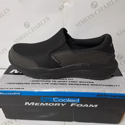 BOXED PAIR OF SKETCHERS RELAXED FIT JUAL-LITE EQUALIZER SHOES - BLACK // SIZE: 9 UK 