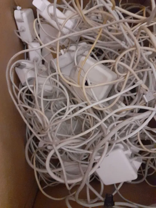 LOT OF APPROX 25 APPLE 60W MAGSAFE 2 POWER ADAPTERS