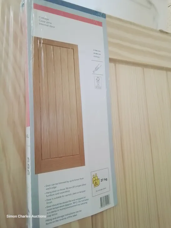 CLEAR PINE COTTAGE STYLE INTERNAL DOOR 686 × 1981MM