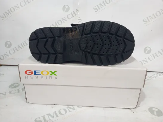 BOXED PAIR OF GEOX RESPIRA KIDS VELCRO STRAP SHOES IN BLACK UK SIZE 11