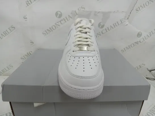 BOXED PAIR OF AIR FORCE 1 07 IN WHITE - UK 8