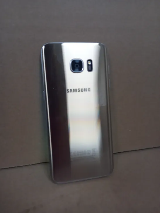 SAMSUNG GALAXY S7 EDGE SMARTPHONE IN GOLD