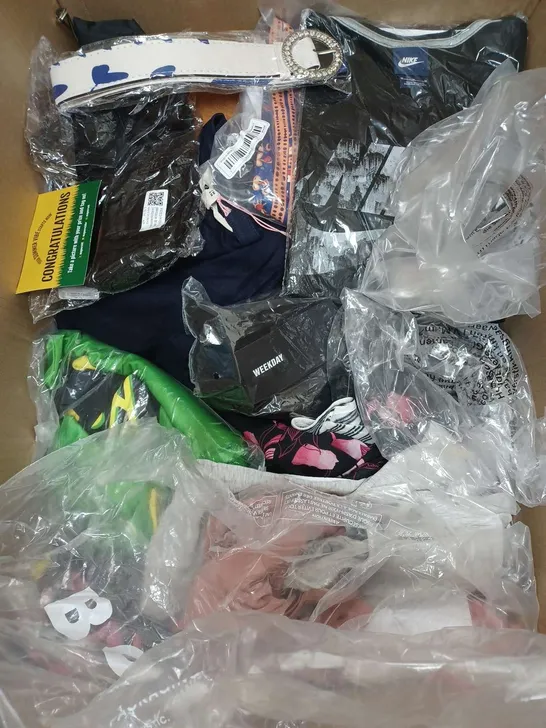 BOX OF APPROXIMATELY 22 ASSORTED CLOTHING ITEMS TO INCLUDE - JEANS , HAT , TROUSERS ETC