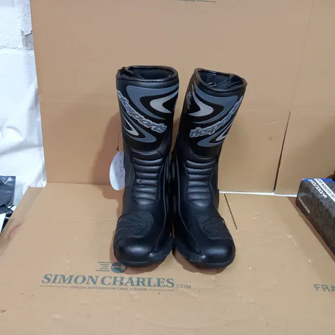 PAIR OF BLACK LEATHER MOTORCYCLE BOOTS UK SIZE 11