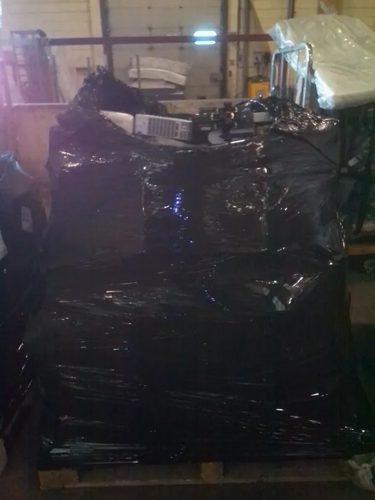 PALLET OF ASSORTED ELECTRONIC GOODS TO INCLUDE DVD PLAYERS, PROJECTORS, NETWORK SWITCH BOXES, ONS PORTS, LAPTOP BAGS ETC