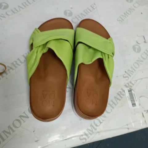 BOXED MODA IN PELLE GREEN SANDALS SIZE 36