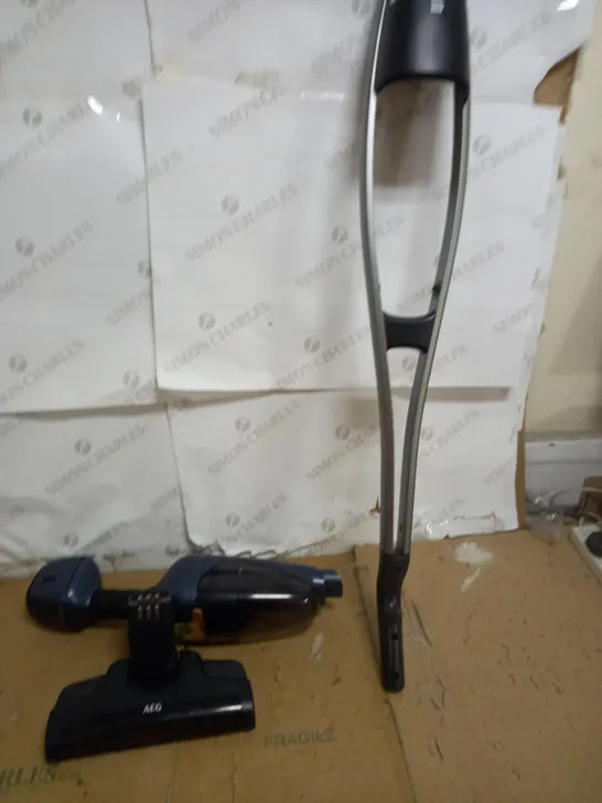 AEG 2 IN 1 CORDLESS VACUUM CLEANER