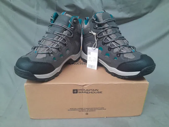 BOXED PAIR OF MOUNTAIN WAREHOUSE ADVENTURER WATERPROOF WALKING BOOTS IN GREY/BLUE UK SIZE 5