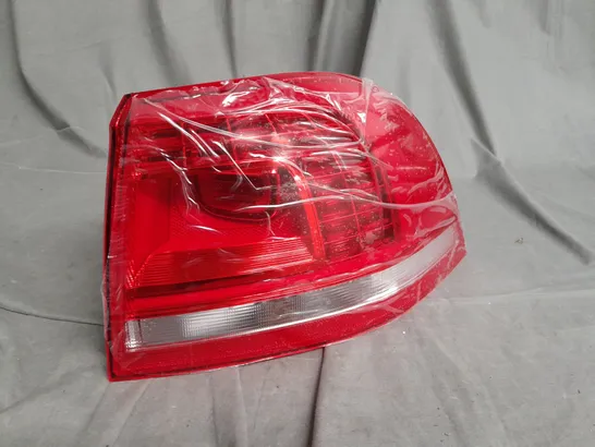 VOLKSWAGEN TOUAREG TAIL LIGHT 