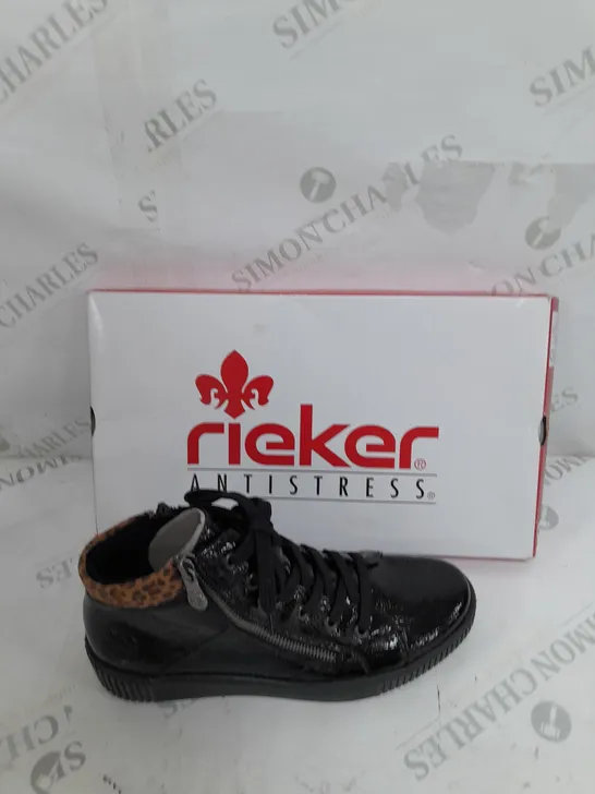 BOXED PAIR OF RIEKER HIGH TOP TRAINERS IN BLACK SIZE 6