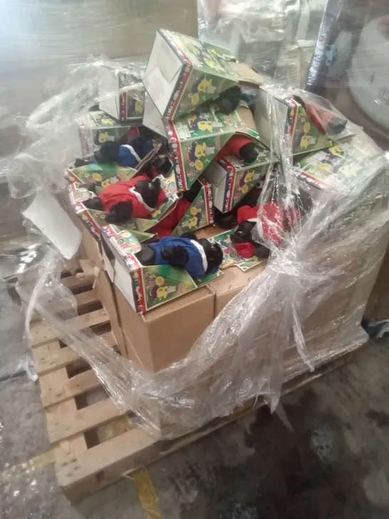 PALLET OF APPROXIMATELY 160 SOCCER WORLD FOOTBALL TOY 98 FANS