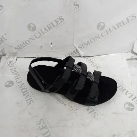 VIONIC BLACK UNBOXED DETAILED SANDALS SIZE UNSPECIFIED