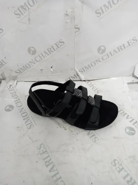 VIONIC BLACK UNBOXED DETAILED SANDALS SIZE UNSPECIFIED