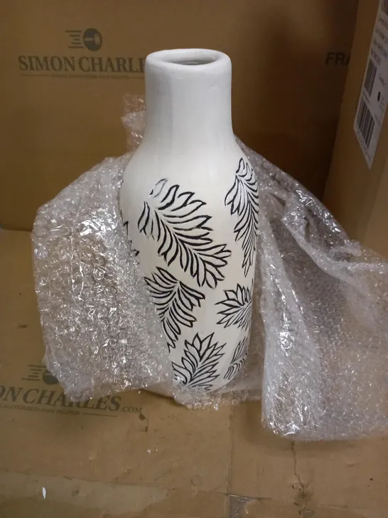 HANDPAINTED FERN VASE - WHITE/GREY RRP £30