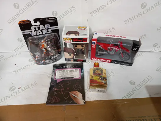 BOX OF APPROX 20 ASSORTED TOYS TO INCLUDE - STAR WARS ACTION FIGURE, GLITTER ART BOOKLETS, GARGAS MOTORBIKE