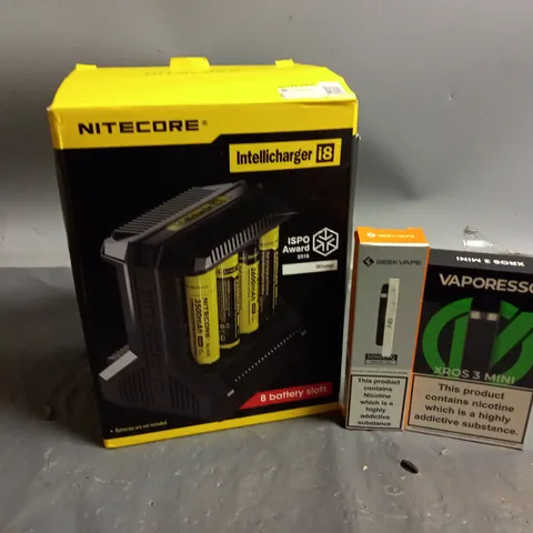 APPROXIMATELY 20 VAPES, E-CIGARETTES & ACCESSORIES TO INCLUDE NITECORE INTELLICHARGER i8, GEEKVAPE SONDERQ, VAPORESO XROS 3 MINI, ETC