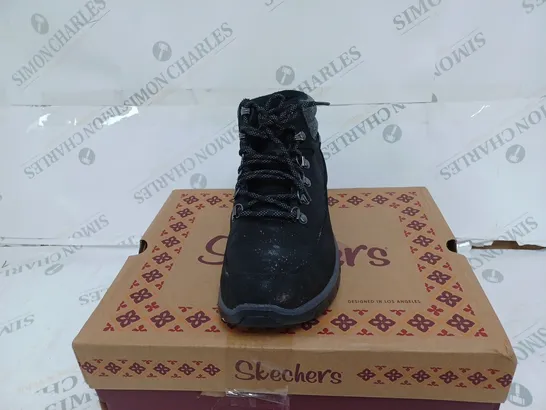 BOXED SKECHERS BLACK SYNERGY WARM TECH BOOTS- SIZE 4 