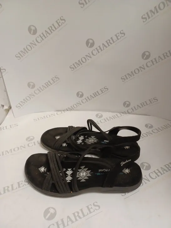 BOXED PAIR OF SKECHERS REGGAE SANDALS - SIZE NOT SPECIFIED