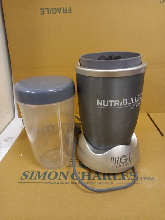 NUTRIBULLET 600 BLENDER 