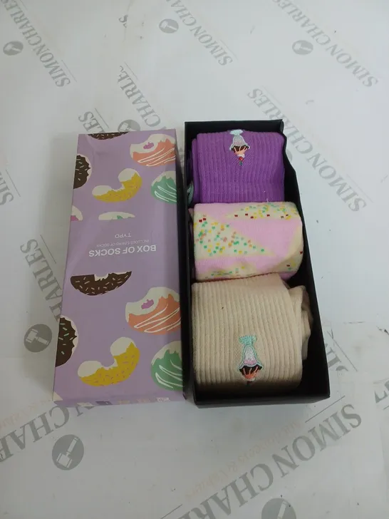 BOX OF 3 PAIRS OF DOUGHNUT SOCKS 