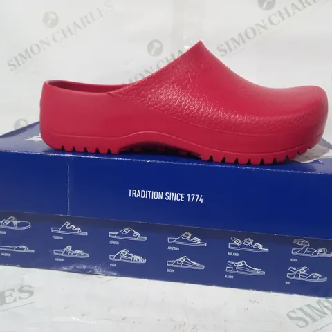 BOXED PAIR OF BIRKENSTOCK SUPER BIRKI CLOGS IN RED UK SIZE 4.5