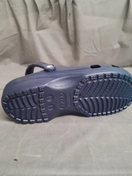 PAIR OF CLASSIC FRA CROCS SIZE 9