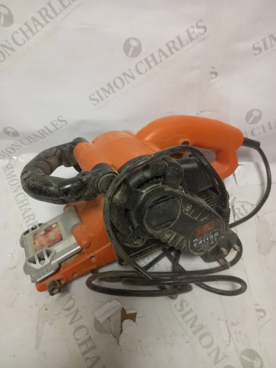 BLACK & DECKER INNOVATIVE BELT SANDER 