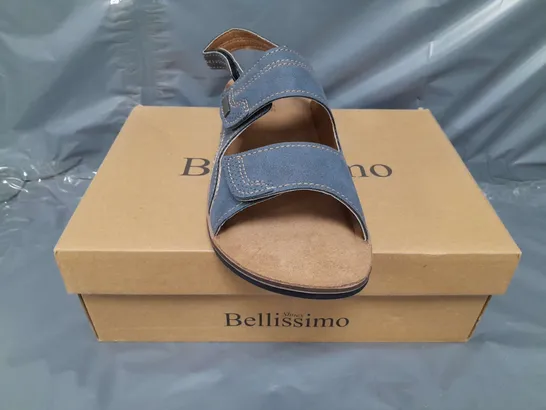 BOXED PAIR OF BELLISSIMO OPEN TOE SANDALS IN BLUE SIZE 5