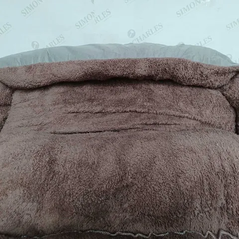 UNBRANDED DOG BED IN BROWN & BLACK