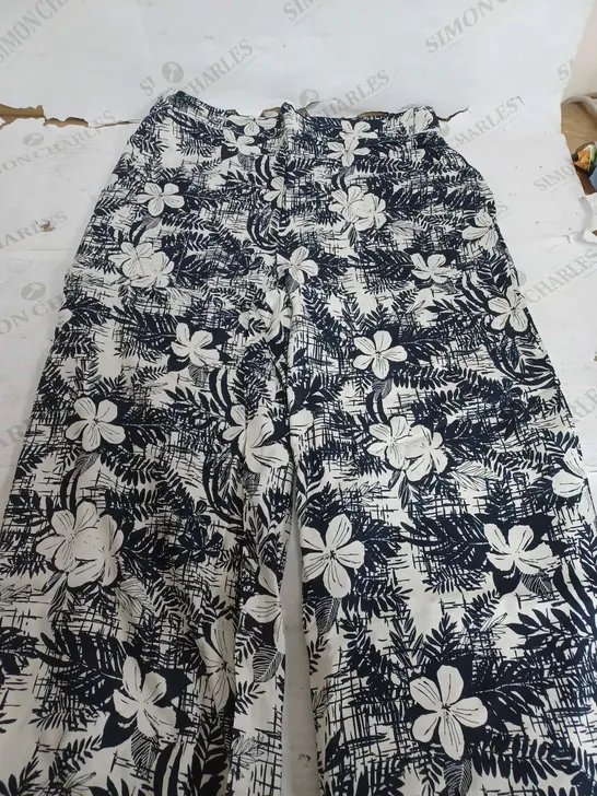 WEIRD FISH TRESCO ECO VISCOSE PRINTED WIDE LEG CROPPED TROUSERS - SIZE 10