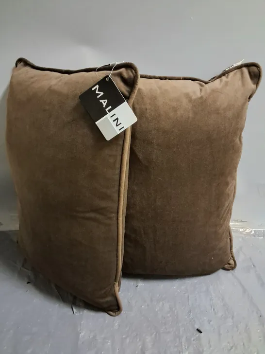 PAIR OF BROWN FILLED CUSHIONS - 30X45CM