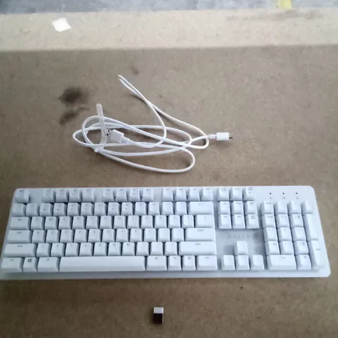 BOXED RAZER PRO TYPE KEYBOARD - WHITE 