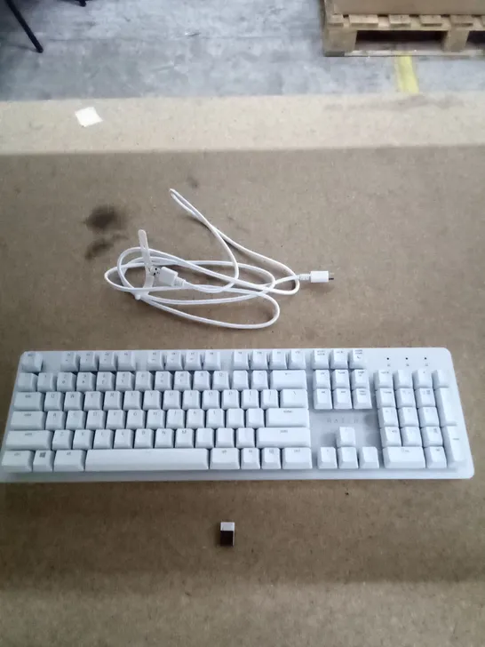 BOXED RAZER PRO TYPE KEYBOARD - WHITE 