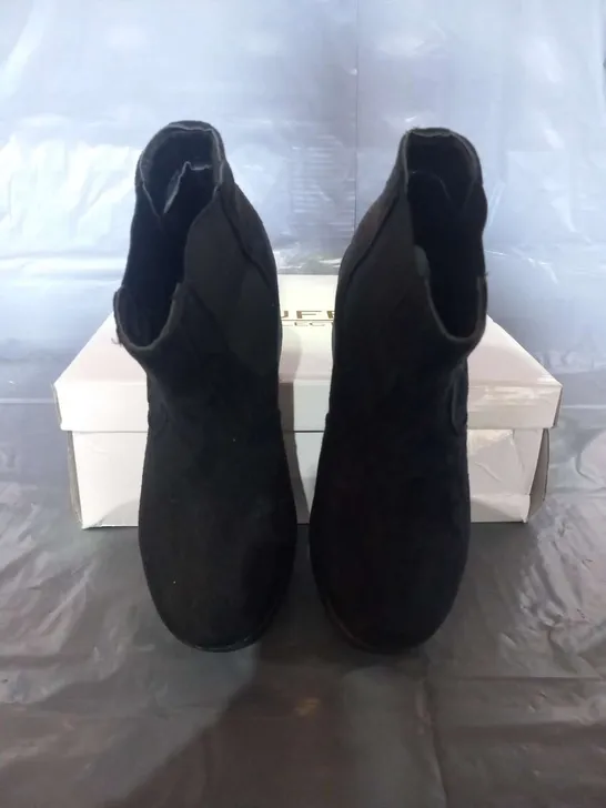 BOXED TRUFFLE COLLECTION STAR BLACK SYNTHETIC ANKLE BOOTS SIZE 3