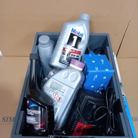 TOTE OF ASSORTED AUTO ITEMS TO A INCLUDE A BOTTLE OF 1L ADVANCED FULL SYNTHETIC 4 STROKE MOTORCYCLE OIL, A LEFT SIDED WING MIRROR AND A DIESEL FUEL SYSTEM CLEANER 