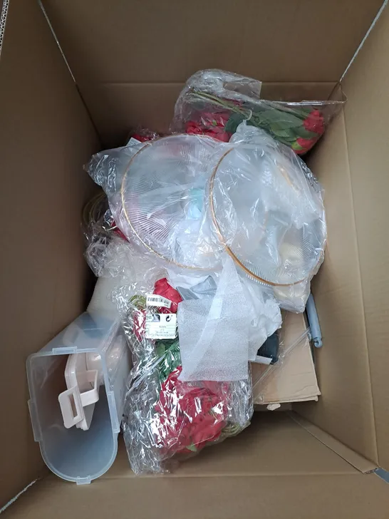 LARGE BOX OF ASSORTED HOUSEHOLD ITEMS TO INCLUDE ARTIFICIAL FLOWERS, FOOD STORAGE TUBS AND DOG TOYS