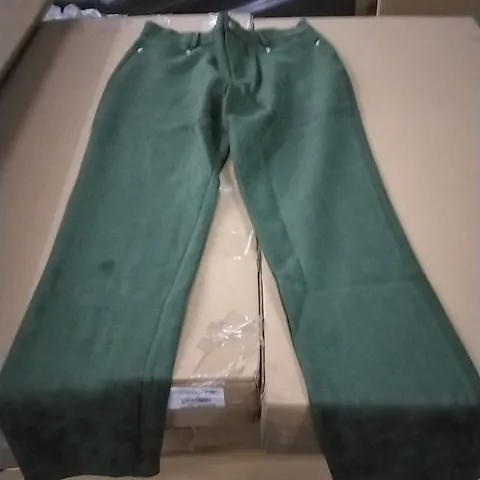 BOX OF APPROXIMATELY 20 MARLAWYNNE STRETCH FAUX SUEDE JEAN REGULAR THYME SIZE 12