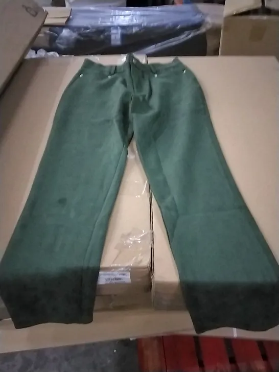 BOX OF APPROXIMATELY 20 MARLAWYNNE STRETCH FAUX SUEDE JEAN REGULAR THYME SIZE 12