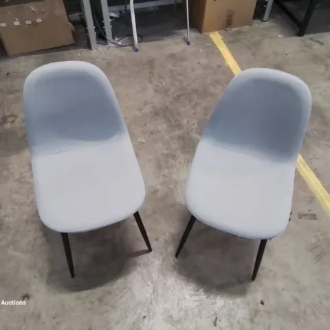 A PAIR OF MOSE FABRIC UPHOLSTERED SIDE CHAIRS IN GREY 