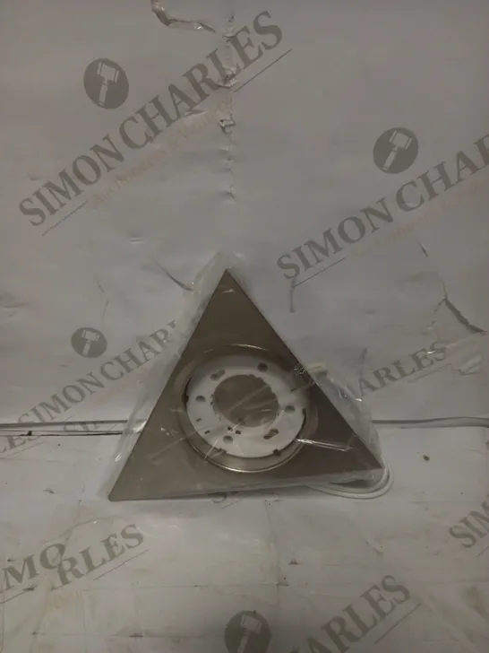 LOT TO CONTAIN 3 X LL STEEL TRIANGLE DOWNLIGHTS 240V 60HZ MAX-9W