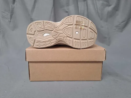 BOXED PAIR OF DESIGNER KIDS SHOES IN BEIGE EU SIZE 24