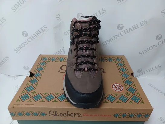 BOXED PAIR OF SKECHERS HIKING BOOTS IN CHOCOLATE - SIZE 8