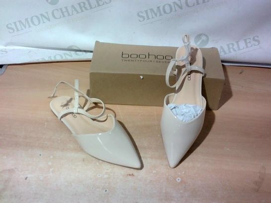 BOXED PAIR OF BOOHOO SHOES SIZE 5