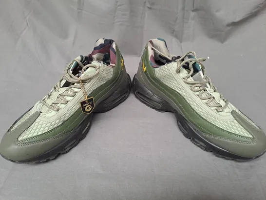 PAIR OF NIKE AIR MAX SHOES IN GREEN/GOLD UK SIZE 10