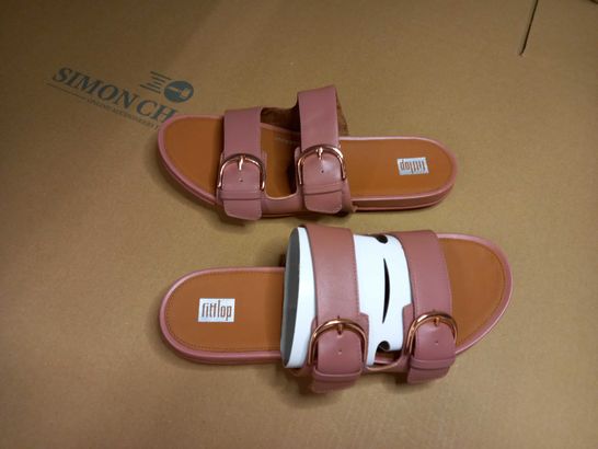 PAIR OF FITFLOP DUSTY PINK SANDALS - SIZE 7